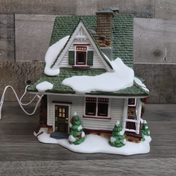 Dept 56 Christmas Homecoming At Havenport Lighted Holiday Set - Picture 7 of 11